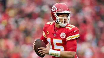 Patrick Mahomes Chiefs dropping back
