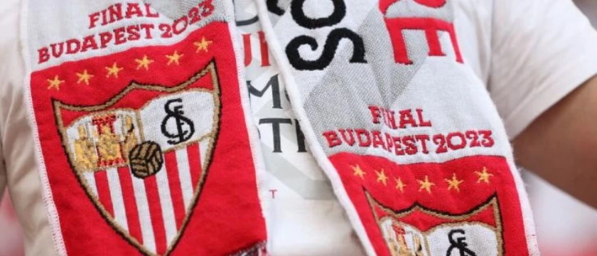 r betfair 01 06 23 sevilla europa league final bufanda