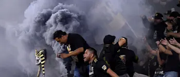 r-mls-lafc-fans-2.jpg