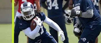 r-nfl-rams-henderson-training-camp.jpg