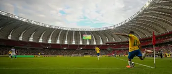 r-soccer-brazil-coutinho-corner.jpg