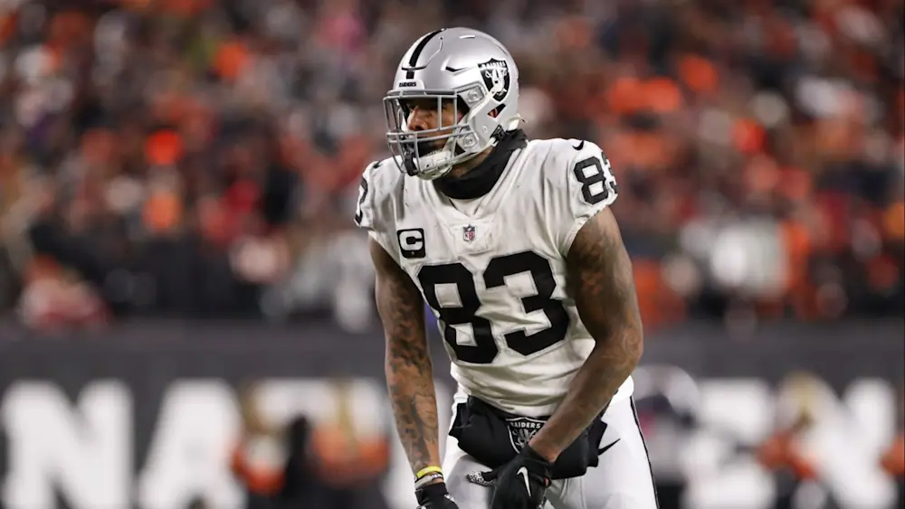 Darren Waller Raiders Lining Up