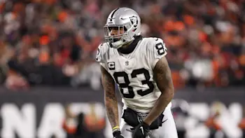 Darren Waller Raiders Lining Up