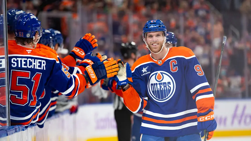 Connor McDavid Oilers High Five 2024