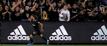 r-soccer-mls-lafc-crowd-281019.jpg