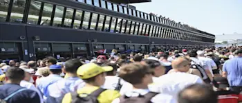 r betfair 13 04 23 motociclismo pit lane