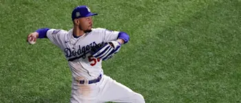 r-mlb-dodgers-mookie-betts-231020.jpg