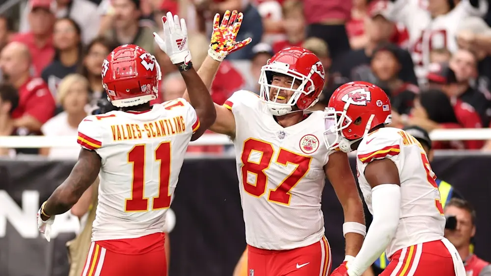 Marquez Valdes-Scantling & Travis Kelce Chiefs High Five