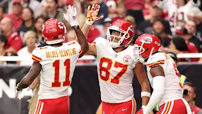 Marquez Valdes-Scantling & Travis Kelce Chiefs High Five