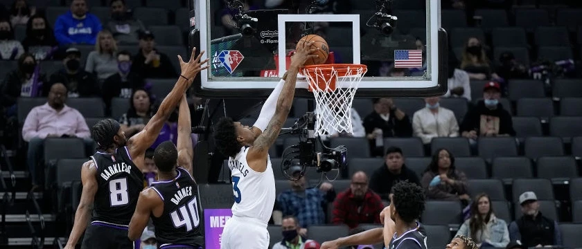 Jaden McDaniels Dunk