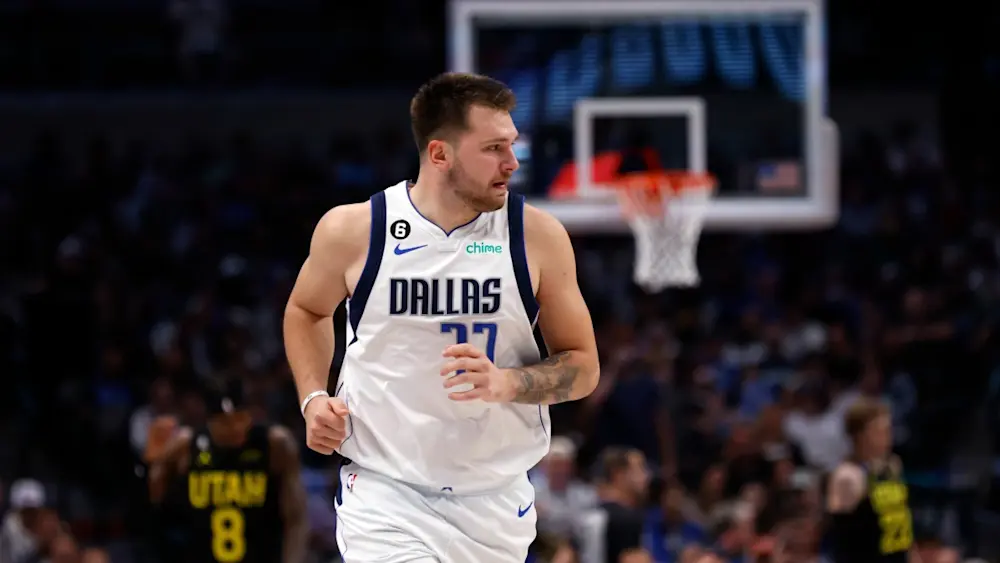 Luka Doncic Mavericks jogging up the floor